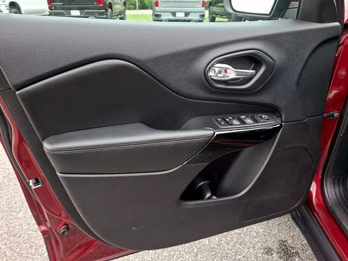 Used 2020 Jeep Cherokee Latitude Plus AWD/4WD image 12