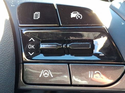 Certified 2025 Hyundai Elantra Sport image 22