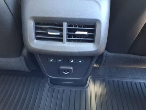 Used 2023 Chevrolet Equinox Premier AWD/4WD image 14