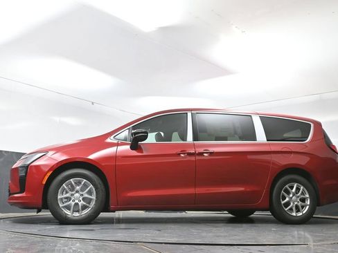 New 2027 Chrysler Pacifica Select FWD image 38