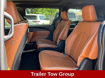 Used 2025 Chrysler Pacifica Pinnacle w/ Trailer Tow Group