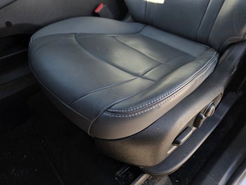 Used 2021 Buick Enclave Essence image 22