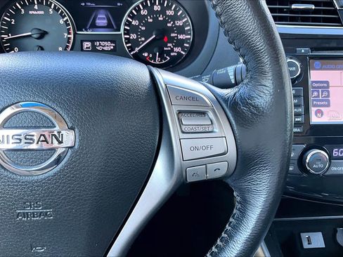 Used 2013 Nissan Altima 2.5 SL w/ Technology Pkg FWD image 25
