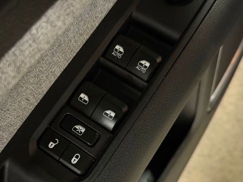 Used 2023 Jeep Compass Latitude AWD/4WD image 24