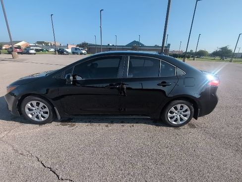 Used 2025 Toyota Corolla LE FWD image 8