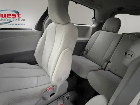 Used 2011 Toyota Sienna LE w/ Towing Pkg FWD image 16