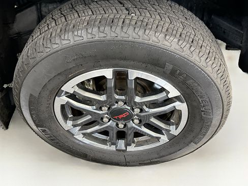 Used 2024 Toyota Tacoma TRD Sport w/ TRD Sport Upgrade Package image 11