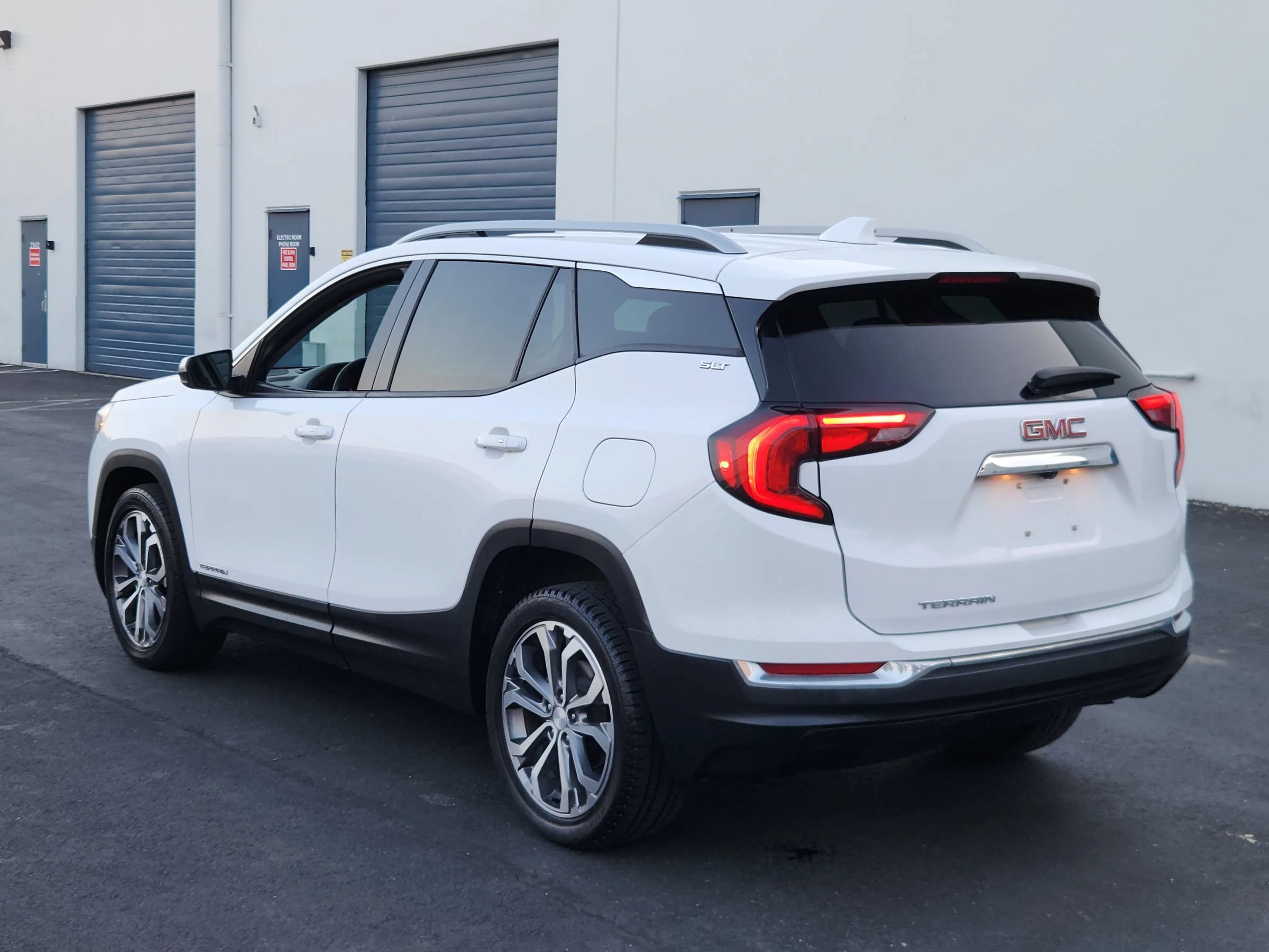 Used 2021 GMC Terrain SLT FWD image 3