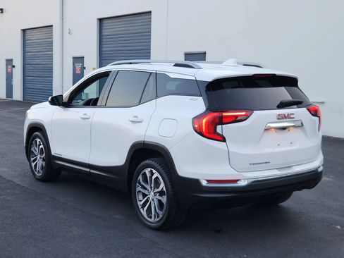 Used 2021 GMC Terrain SLT FWD image 3
