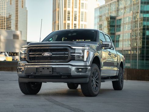 Used 2025 Ford F150 Lariat w/ Equipment Group 502A High image 4