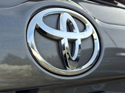 Used 2018 Toyota Highlander XLE w/ Protection Package #3 image 30