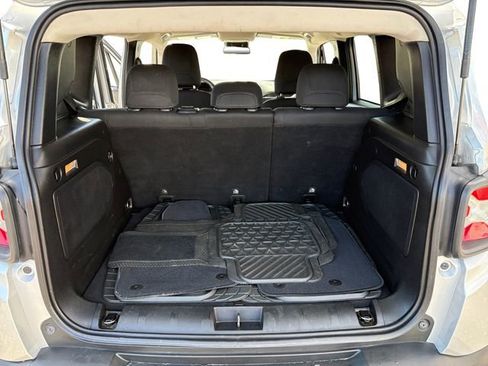 Used 2015 Jeep Renegade Latitude AWD/4WD image 12