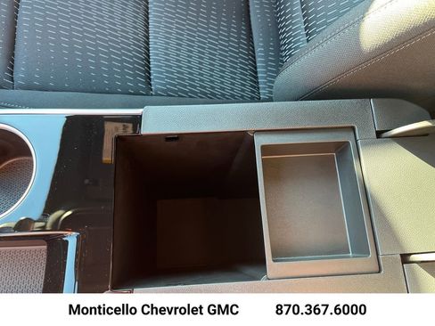 New 2026 Chevrolet Equinox LT w/ LPO, Floor Liner Package image 22