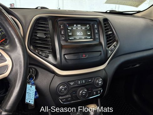 Used 2017 Jeep Cherokee Sport AWD/4WD image 17