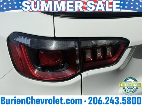 Used 2025 Jeep Compass Trailhawk AWD/4WD image 34