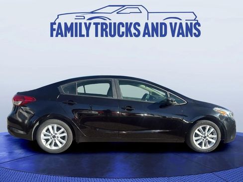 Used 2017 Kia Forte S image 6