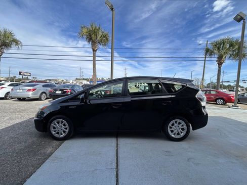 Used 2014 Toyota Prius V Three image 6