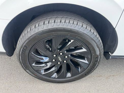 Used 2025 Lincoln Navigator L Black Label image 11