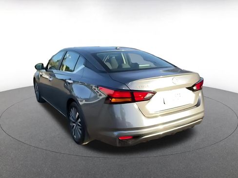 Used 2025 Nissan Altima 2.5 SV image 11