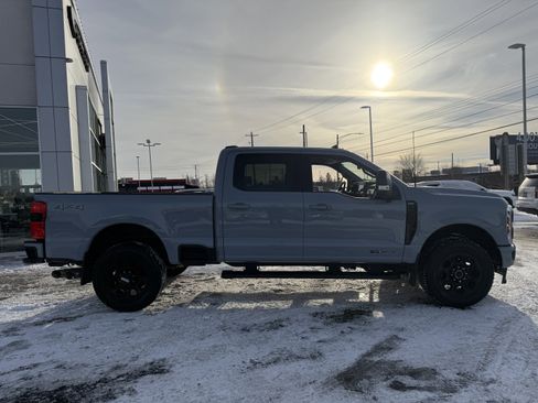 Used 2024 Ford F250 Lariat w/ Black Appearance Package image 7
