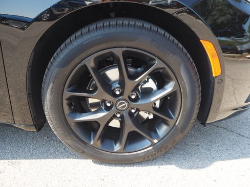 New 2026 Chrysler Pacifica Limited w/ Uconnect Theater Family Group image 8