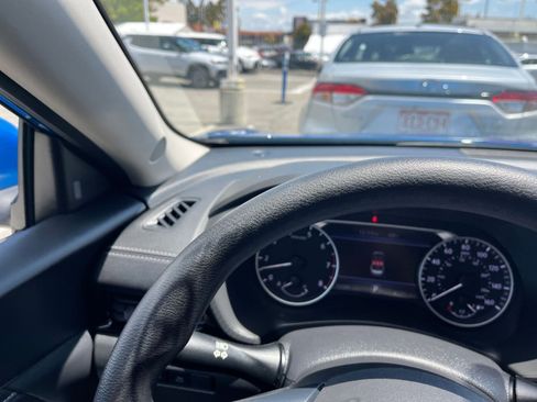Used 2025 Nissan Sentra SV FWD image 34