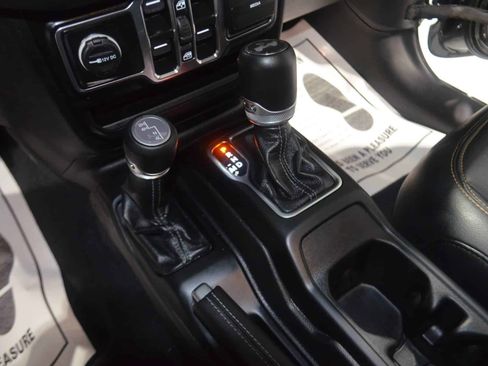 Used 2024 Jeep Wrangler Unlimited Sahara AWD/4WD image 29