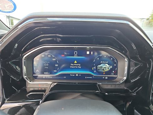 Used 2023 Chevrolet Silverado 1500 High Country w/ High Country Premium Package AWD/4WD image 19