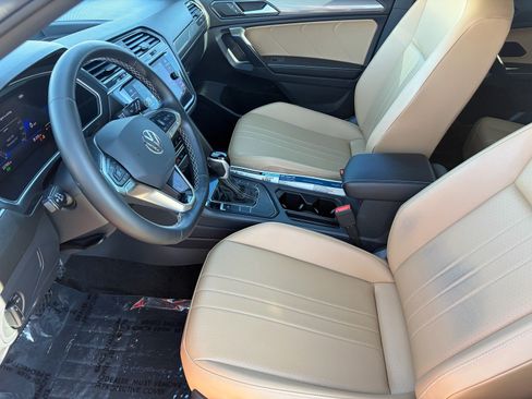 Used 2024 Volkswagen Tiguan SE FWD image 10