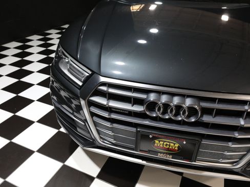 Used 2019 Audi Q5 2.0T Premium w/ Convenience Package AWD/4WD image 12