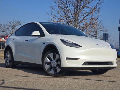 Used 2020 Tesla Model Y Long Range image 2