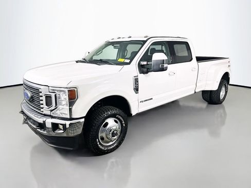 Used 2020 Ford F350 Lariat w/ Lariat Ultimate Package image 3