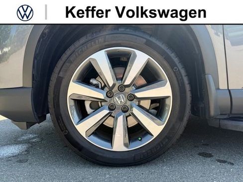 Used 2025 Honda Pilot Touring image 11