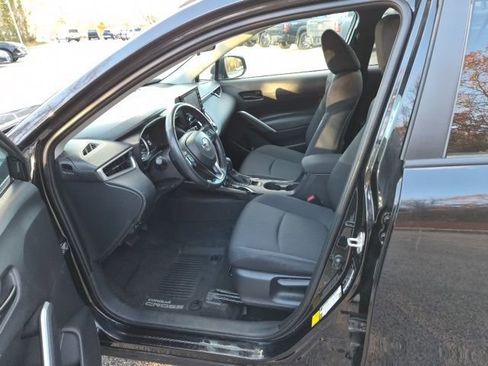 Used 2022 Toyota Corolla Cross LE image 17