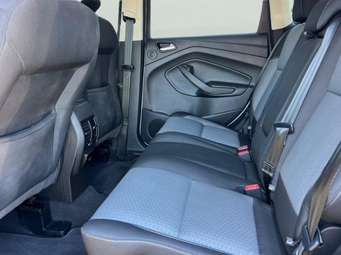 Used 2017 Ford Escape SE w/ Equipment Group 201A image 5