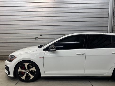 Used 2018 Volkswagen GTI SE FWD image 3