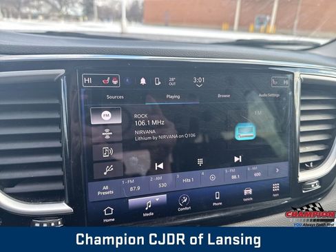 Used 2024 Chrysler Pacifica Touring-L image 32