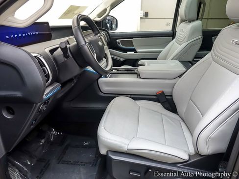 Used 2025 Ford Expedition Platinum w/ Platinum Ultimate Package AWD/4WD image 10