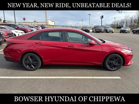 Used 2023 Hyundai Elantra SEL image 6