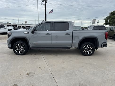 Used 2024 GMC Sierra 1500 AT4 w/ Technology Package AWD/4WD image 7
