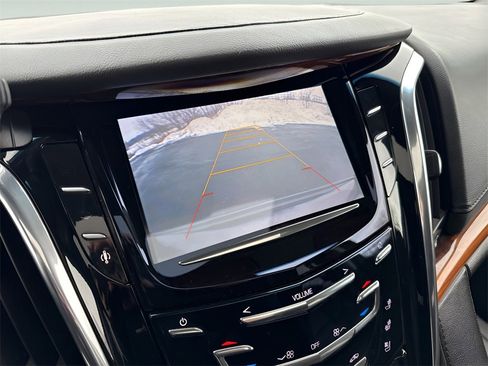 Used 2015 Cadillac Escalade Luxury image 29