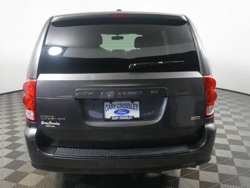 Used 2018 Dodge Grand Caravan SE FWD image 4
