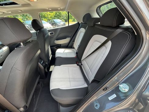 Used 2025 Hyundai Venue SEL FWD image 37