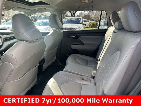 Used 2022 Toyota Highlander XLE image 13