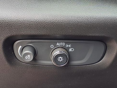 Used 2023 Chevrolet Traverse LT FWD image 10