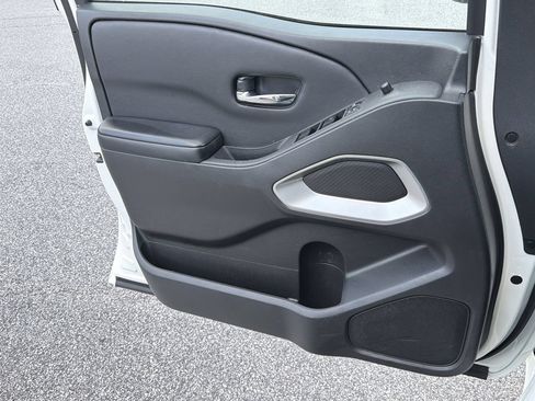 Used 2025 Nissan Frontier SV RWD image 17