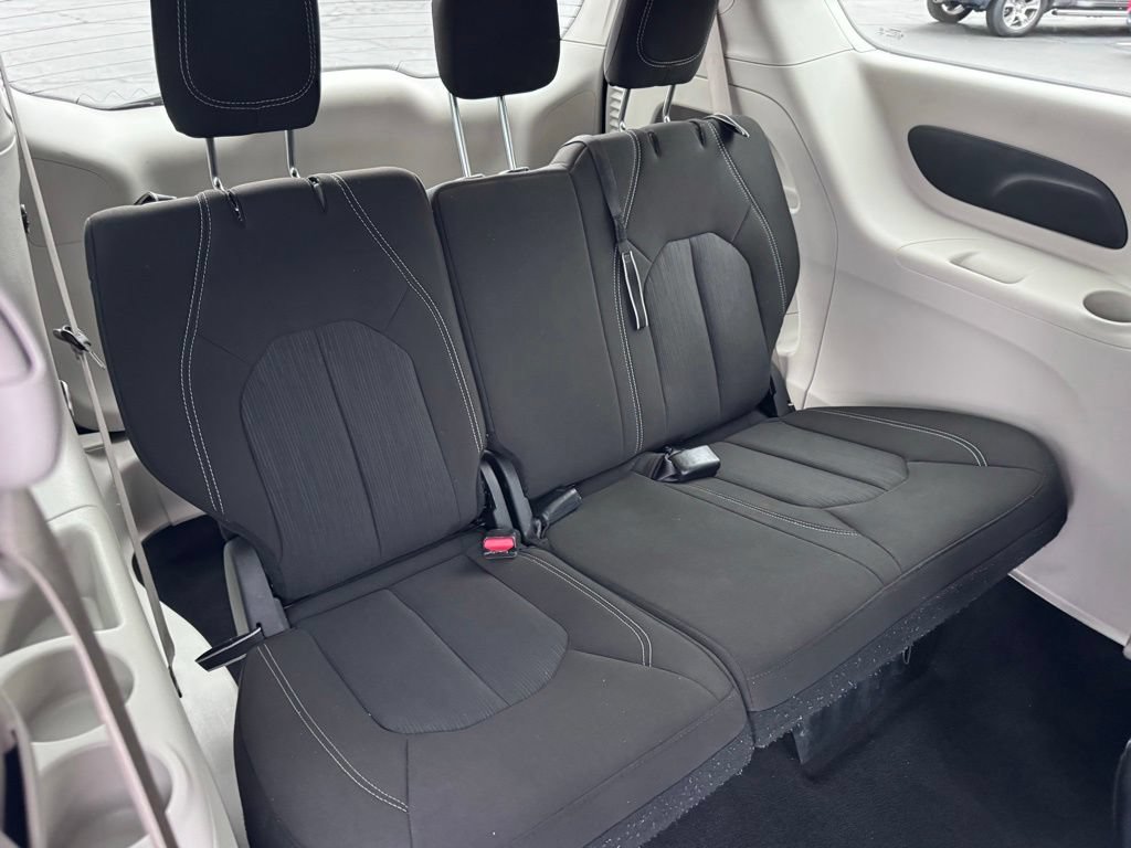 Used 2023 Chrysler Voyager LX FWD image 18