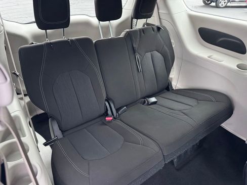 Used 2023 Chrysler Voyager LX FWD image 18