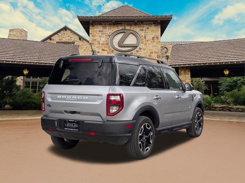 Used 2023 Ford Bronco Sport Outer Banks w/ Tech Package image 2