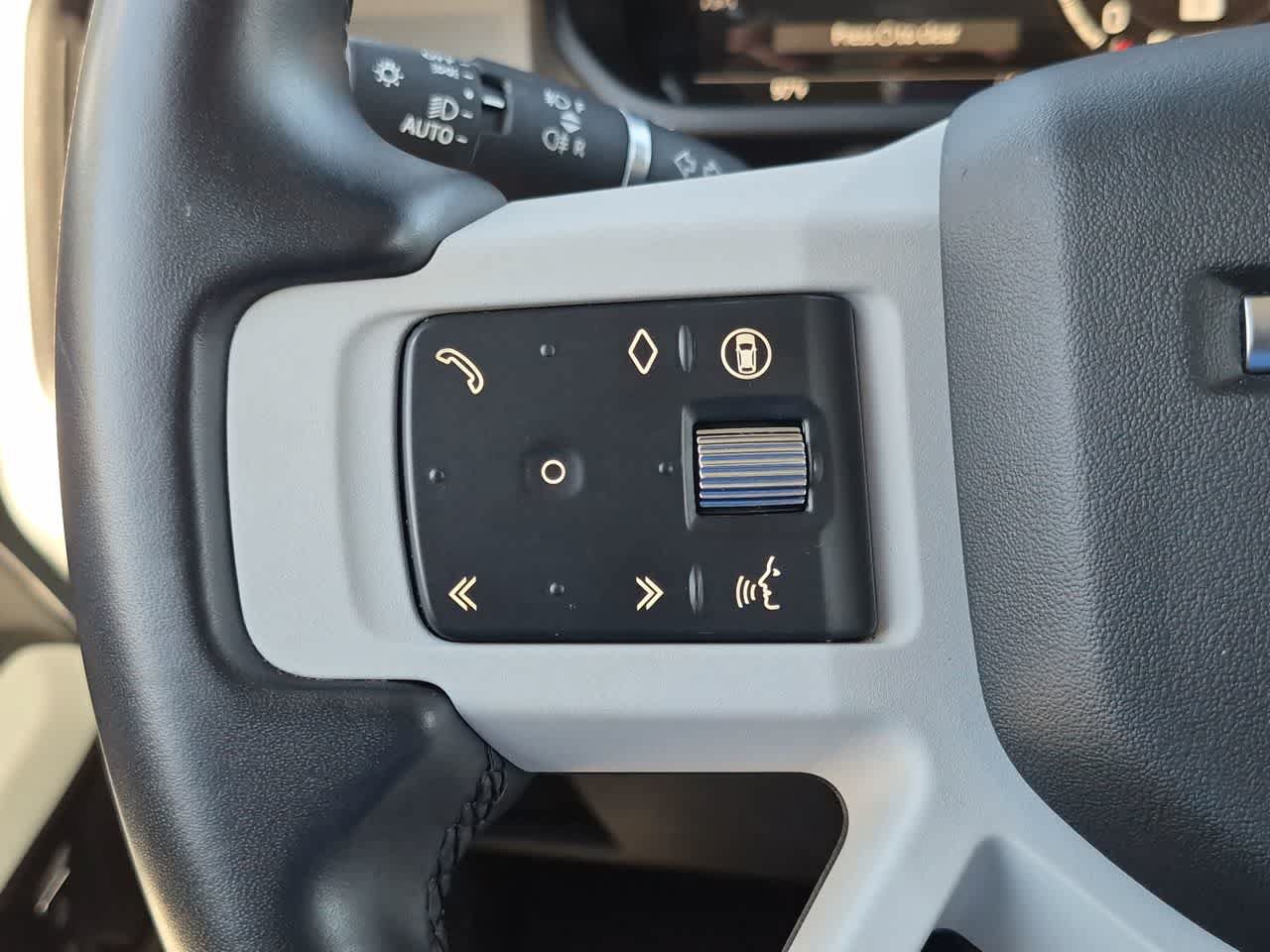 Certified 2025 Land Rover Defender 110 X-Dynamic SE AWD/4WD image 28